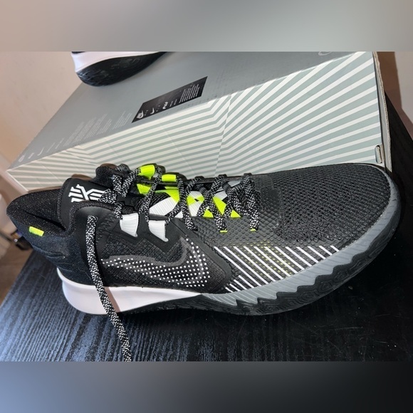 Nike Kyrie Flytrap V EP Black White Basketball DC8991-002 Men Size 14 - Picture 6 of 11